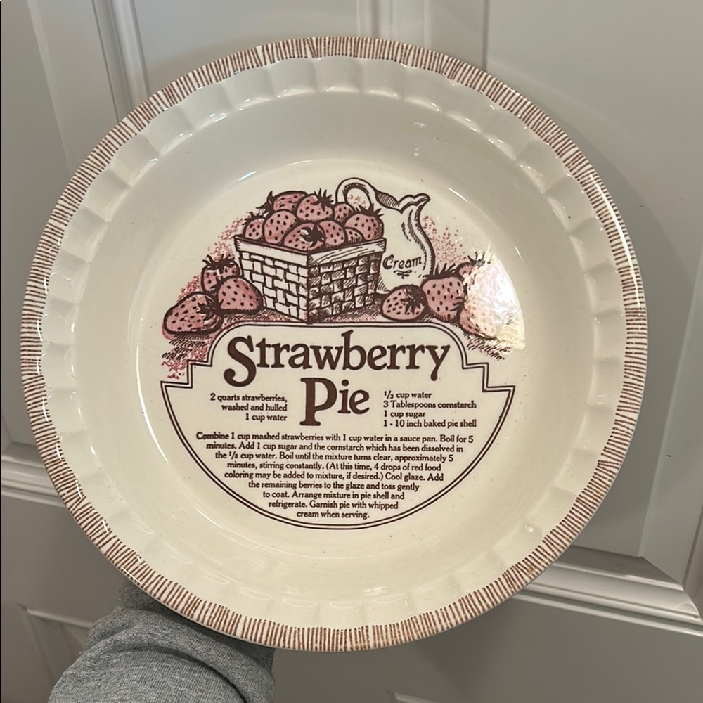Royal China Jeannette Corp Strawberry Pie Ceramic Dish